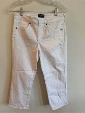White Women's Jean Capri - Slim Fit